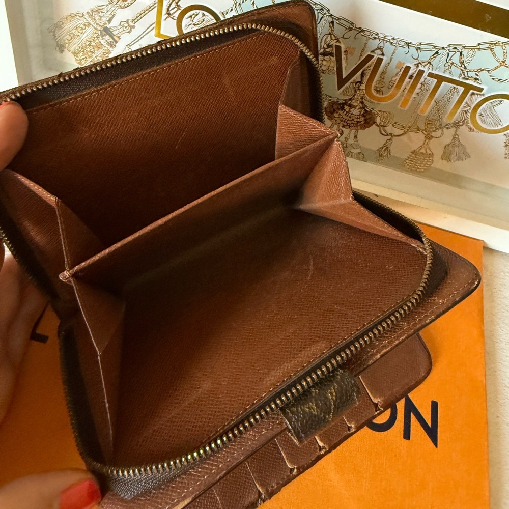 Louis Vuitton Vintage Monogram Zippy Wallet - Picture 15 of 16